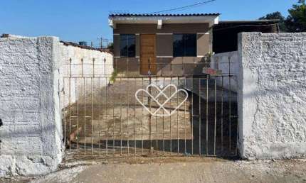Casa à venda no bairro Castelo Branco em Gravataí com 2 dormitórios e excelente localização