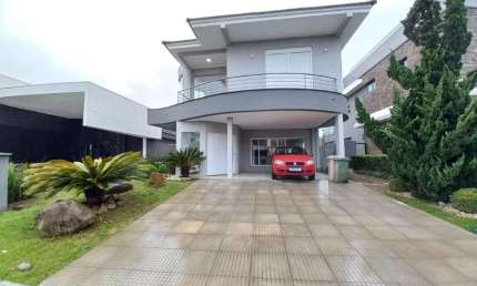 Alugue uma casa mobiliada com piscina e varanda gourmet no Alphaville