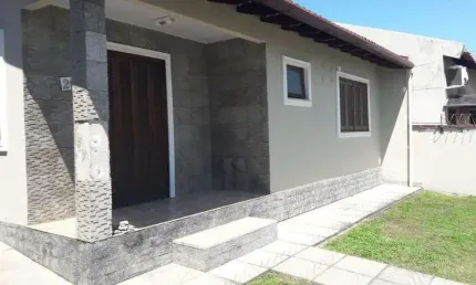 Ampla casa com lazer completo a poucos minutos do centro de gravataí