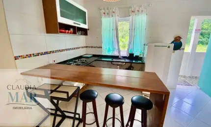Apartamento com suíte e piscina na praia da maranduba