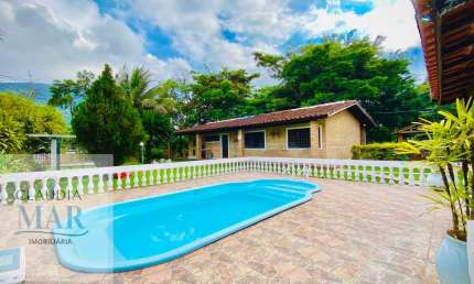 2 CASAS COM PISCINA E SALÃO DE JOGOS NA PRAIA DA MARANDUBA