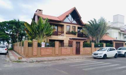 Casa para Venda em Sombrio, Centro, 4 dormitórios, 1 suíte, 4 banheiros, 3 vagas