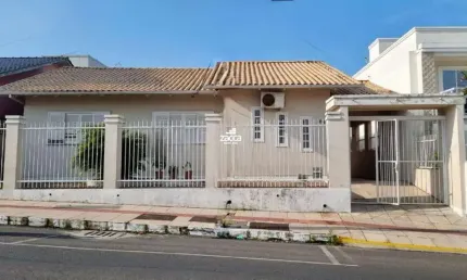 Casa para Venda em Sombrio, Centro, 3 dormitórios, 2 banheiros, 1 vaga