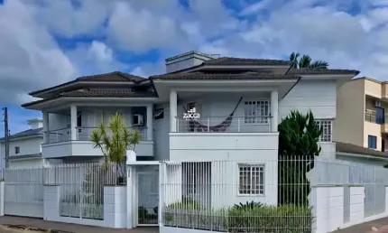 Casa para Venda em Sombrio, Centro, 4 dormitórios, 1 suíte, 2 banheiros, 2 vagas