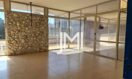 Casa com 4 quartos, diversas salas, a venda ou aluguel, Centro de Campinas, SP