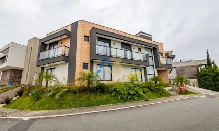 Casa 4 Suítes à venda no bairro Santa Felicidade | Curitiba