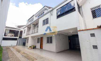 Sobrado Semimobiliado 3 Quartos à Venda no Xaxim | Curitiba