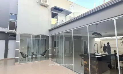 Casa para Venda em Presidente Prudente, Vila Comercial, 4 dormitórios, 4 suítes, 6 banheiros, 3 vagas