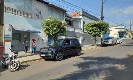 Sala Comercial para Venda em Regente Feijó, Centro, 3 dormitórios, 3 banheiros, 2 vagas