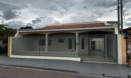 Casa para Venda em Presidente Prudente, Parque Furquim, 4 dormitórios, 1 suíte, 3 banheiros, 2 vagas