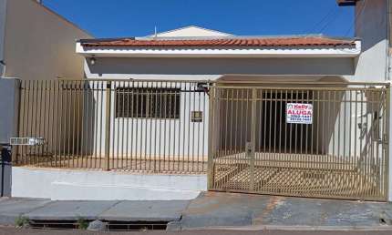 Casa para Locação em Presidente Prudente, Jardim Jequitibá, 4 dormitórios, 2 suítes, 3 banheiros, 1 vaga