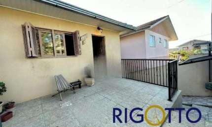 Casa com 3 quartos à venda no Forqueta, Caxias do Sul  por R$ 450.000