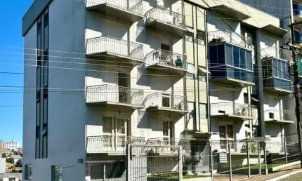 Apartamento com 3 quartos à venda no Rio Branco, Caxias do Sul  por R$ 450.000