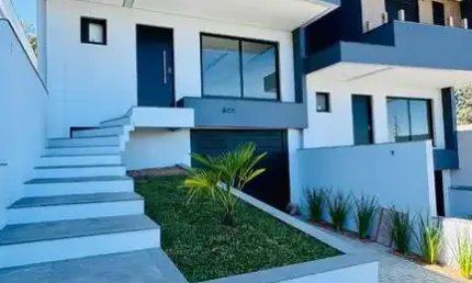 Casa com 3 quartos à venda no São Luiz, Caxias do Sul  por R$ 890.000