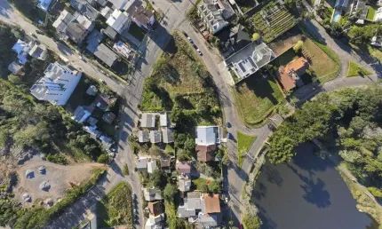 Terreno à venda no Desvio Rizzo, Caxias do Sul  por R$ 349.000