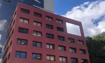Sala comercial à venda no Exposição, Caxias do Sul  por R$ 450.000
