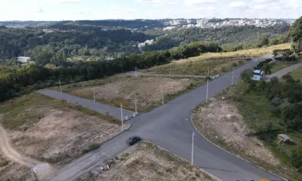 Terreno à venda no Santa Catarina, Caxias do Sul  por R$ 165.000
