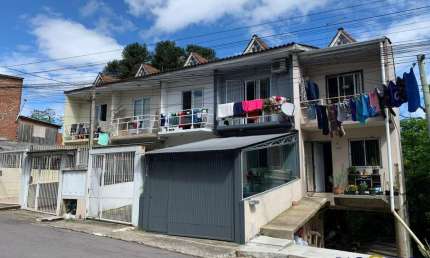 Casa com 2 quartos à venda no Charqueadas, Caxias do Sul  por R$ 285.000