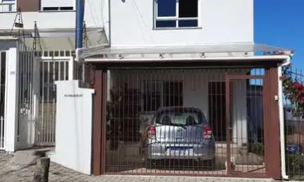 Casa com 2 quartos à venda na Nossa Senhora das Graças, Caxias do Sul  por R$ 400.000