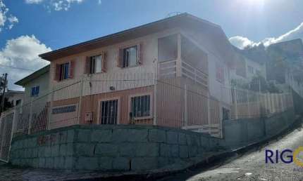 Casa com 4 quartos à venda no Planalto, Caxias do Sul  por R$ 350.000