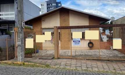 Casa com 5 quartos à venda no Madureira, Caxias do Sul  por R$ 689.000