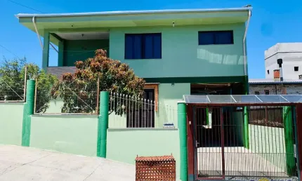 Casa com 4 quartos à venda no Jardim das Hortências, Caxias do Sul  por R$ 1.400.000
