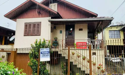 Casa com 6 quartos à venda no Rio Branco, Caxias do Sul  por R$ 460.000