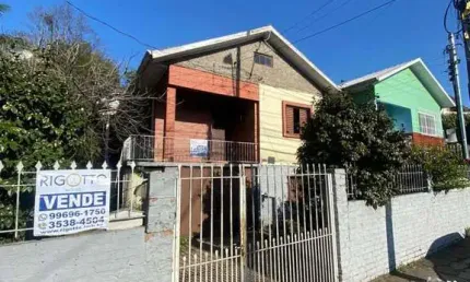 Casa com 3 quartos à venda no Floresta, Caxias do Sul  por R$ 450.000