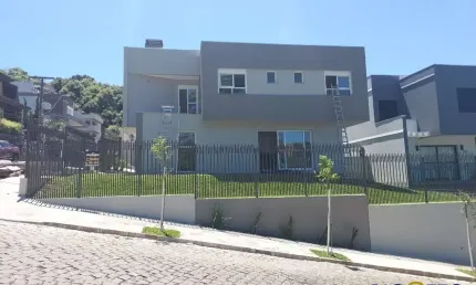 Casa com 3 quartos à venda na Colina Sorriso, Caxias do Sul  por R$ 1.390.000