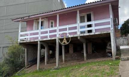 Casa com 2 quartos à venda no Petrópolis, Caxias do Sul  por R$ 275.000