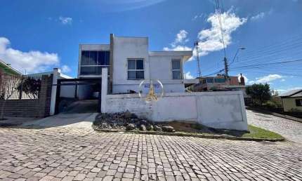 Casa com 3 quartos para alugar no Charqueadas, Caxias do Sul  por R$ 3.500