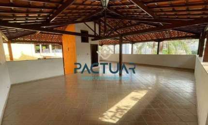 Casa com 3 Quartos e 3 banheiros para Alugar, 375 m² Buritis