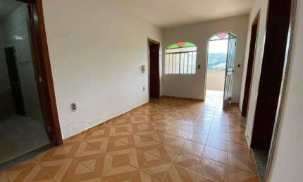 Casa de 2 quartos com quintal para alugar no Palmeiras!