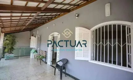 Casa com 4 Quartos e 2 banheiros para Alugar, 234 m² por R$ 4.600/Mês