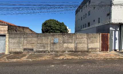Terreno a venda no bairro Santa Mônica com ótima Localização