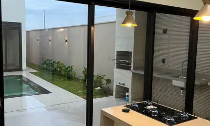 Linda Casa a Venda no condomínio Raros Alto Umuarama