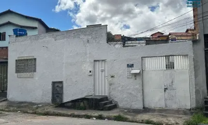 Casa com 3 quartos à venda na Carmelita Toledo, --, Eymard, Belo Horizonte por R$ 445.000