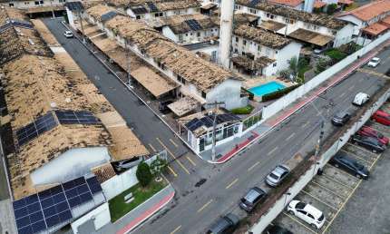 Casa Duplex em Condomínio com 2 quartos, Garagem Coberta e Lazer em Colina de Laranjeiras - Serra/ES