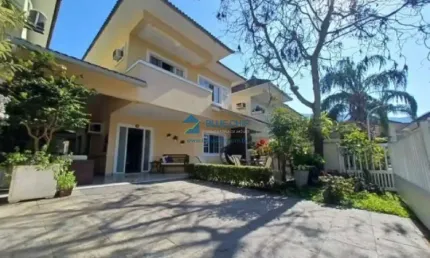 Casa triplex à venda no condomínio luz do sol - vargem pequena com 03 suítes por r$1.200.000,00