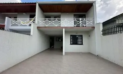 Sobrado com amplo espaço de Terreno a Venda no Bairro São Pedro