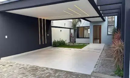 Sobrado com Piscina, 03 dormitórios sendo 01 Suite a venda no Boneca do iguaçu