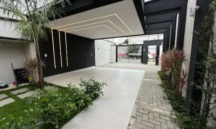 Casa nova com Pé direito Duplo 03 quartos sendo uma Suite, com 135 metros á venda no Bairro Boneca do Iguaçu