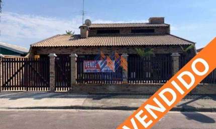 EXCELENTE CASA NO CONJUNTO URANO EM SÃO JOSE DOS PINHAIS
