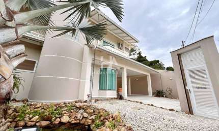 Casa com 4 quartos para alugar no Jaraguá Esquerdo, Jaraguá do Sul 