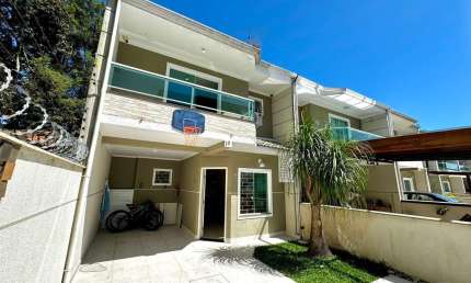 Sobrado à venda no bairro Costeira - São José dos Pinhais/PR