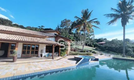 Casa de Alto Padrão no Vale da Santa Fé – 4 Suítes, Piscina, Jacuzzi e Lazer Completo em Vinhedo