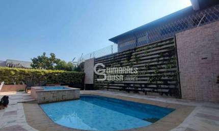 Casa de Alto Padrão com 5 Suítes e Piscina em Condomínio Exclusivo em Vinhedo – Vista para a Represa