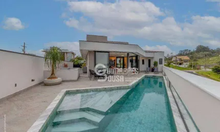Casa de Alto Padrão em Vinhedo - 4 Suítes, Elevador, Automação Residencial e Vista para Área Verde