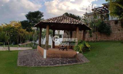 Casa á venda no Condomínio São Francisco com 3 quartos, sendo 3 suítes e 4 vagas de garagem, Vinhedo/SP