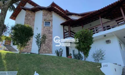 Ampla Casa em Condomínio Fechado – 4 Dorms (2 Suítes) – Quintal com Frutíferas e Quiosque Gourmet – VINHEDO/SP